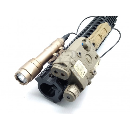 Element Tactical Light combo M600 + PEQ 15 (Green laser) Element Tactical Light combo M600 + PEQ 15 (Green laser)