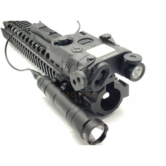 Element Tactical Light combo M600 + PEQ 15 (Green laser) Element Tactical Light combo M600 + PEQ 15 (Green laser)